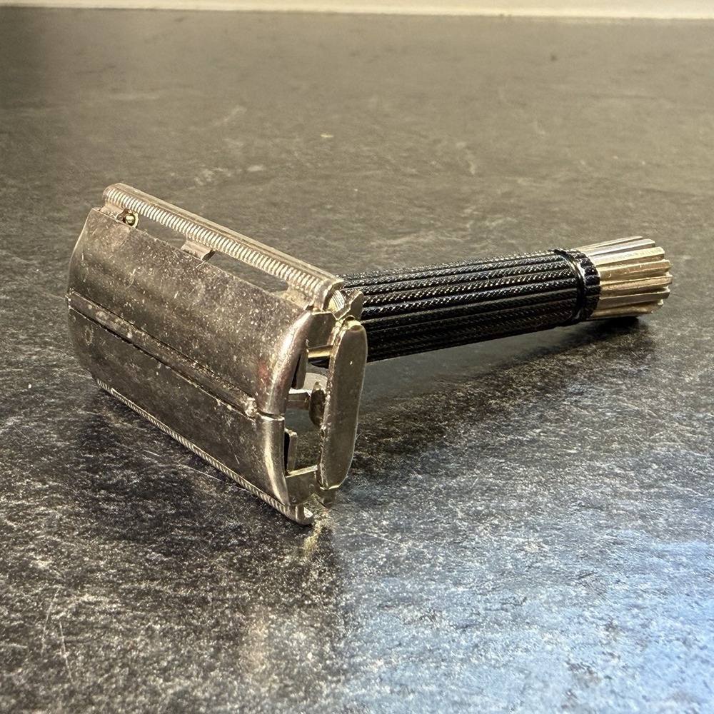 Gillette 1978 Y2 Twist To Open Double Edge Black Safety‎ Razor